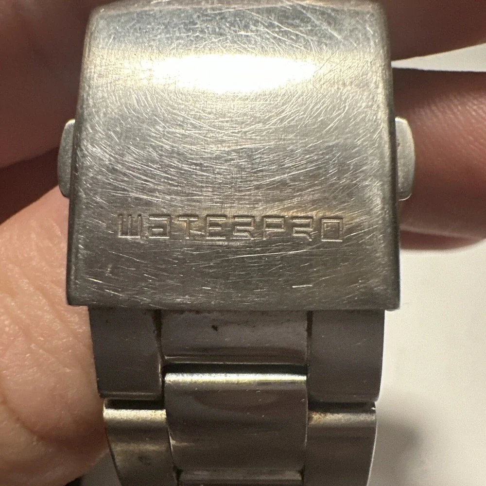 GUESS WATERPRO Water Resistance 100m/330ft Men's‎ Watch Preowned